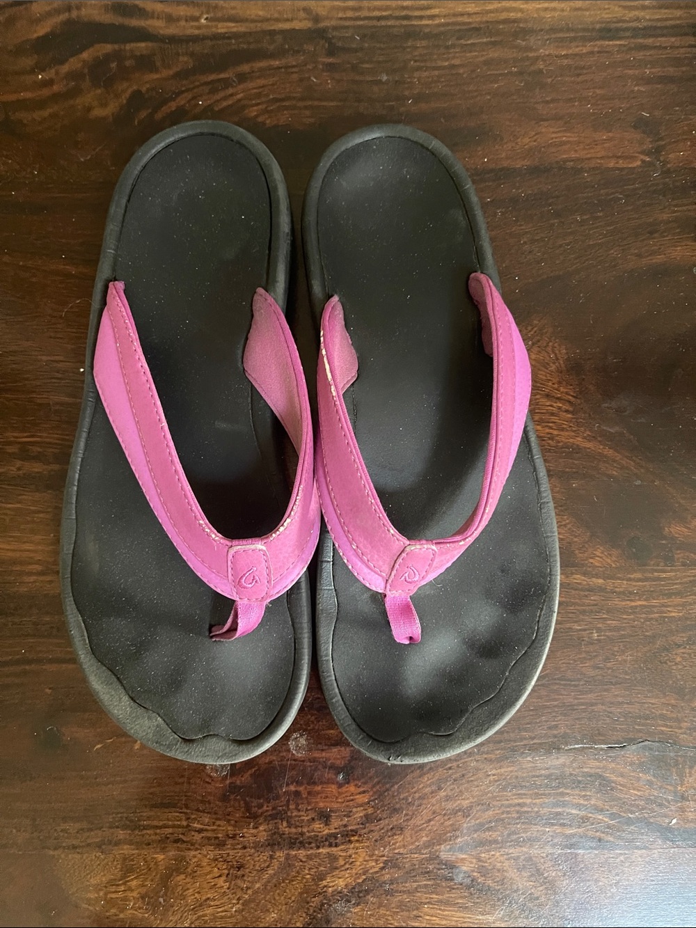 OluKai Women's Magenta Strap Black Footbed Sandals